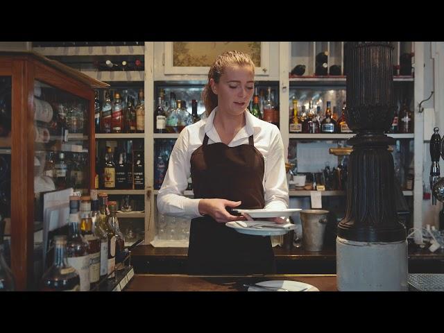 How to be a good waiter: How to clear plates