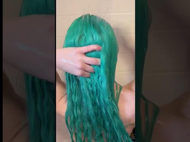 @xomerlissa uses Arctic Mist Diluter, Iris Green and Aquamarine to achieve her signature shade 