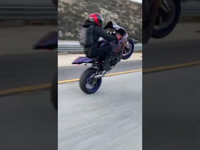 Yamaha R1 Wheelie || Heavy Motors ||