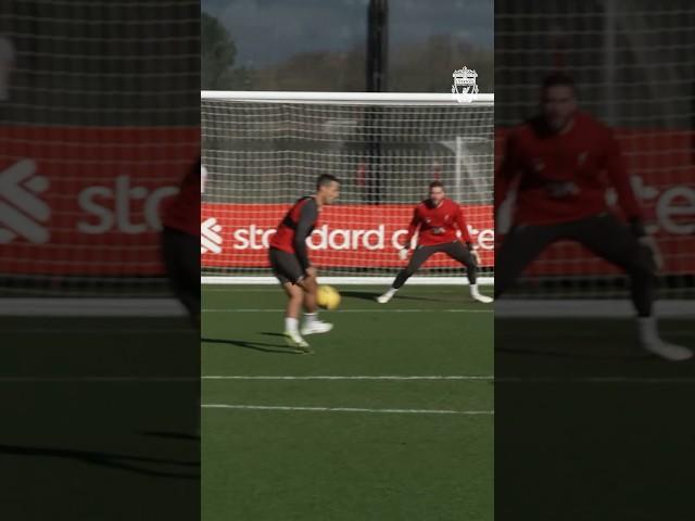 No look, the turn & a screamer. Back doing Thiago things! ‍