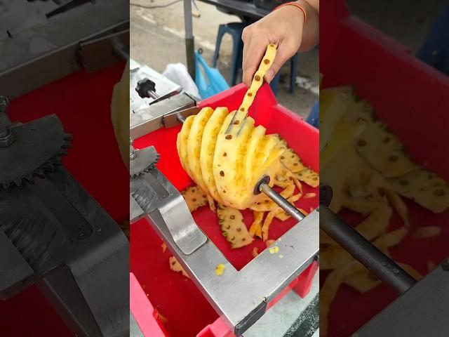 This Pineapple Cutting Method Will Blow Your Mind