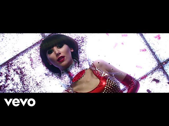 Yeah Yeah Yeahs - Heads Will Roll (Official Music Video)