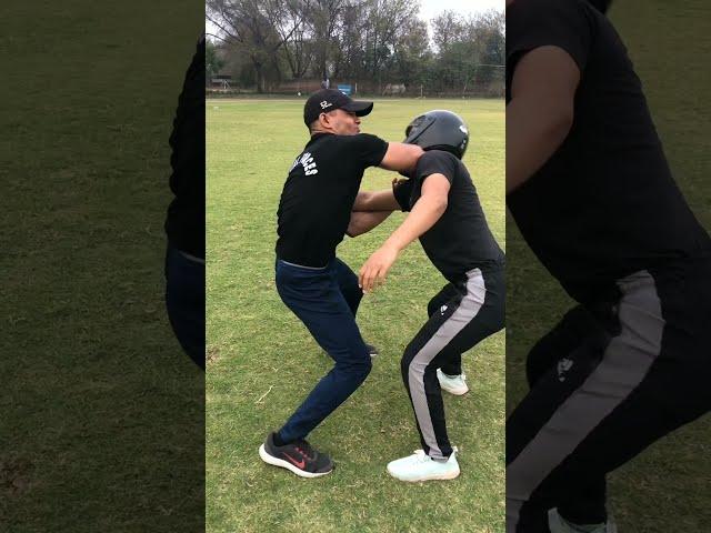 Road Fight with Commando #missionsavenirbhaya#selfdefencetechniqe#commandofitnessclub