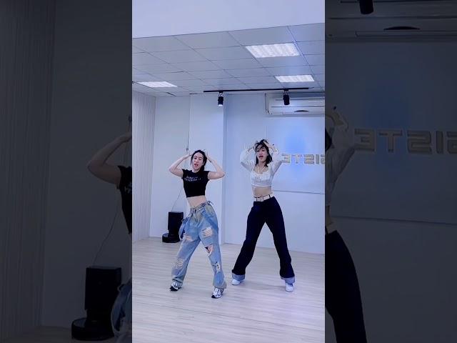 這樣的老師，你們喜歡嗎？#apt #dance #姐姐不上鏡 #kpop #零基礎舞蹈教學