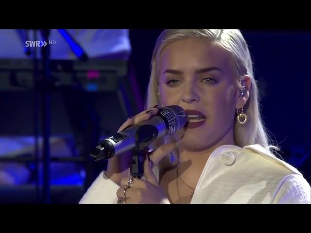 Anne Marie "Breathing Fire" LIVE at SWR3 New Pop Festival 2017