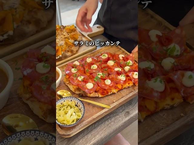 A new style of pizza that is very popular in Italy right now