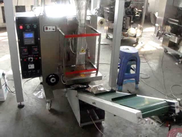 Empacadora automatica con vascula / Packaging with 4 heads weigher