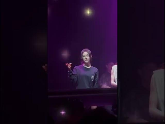 帅气的DJ打碟女孩