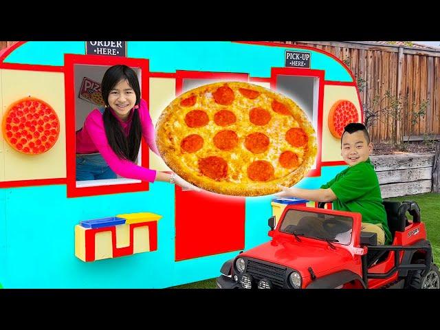 Maddie Jannie & Friends Run Their Own Pizza Drive Thru Restaurant: Creative and Fun Pretend Play