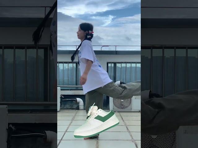 听说星期一是流量最差的一天 因为周一大家的精神状态都不好#豆浆豆浆 #转场 #穿搭 #滑板轩轩