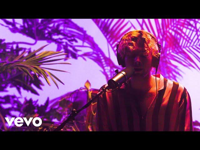 Luke Hemmings - Motion (Live Performance Video)