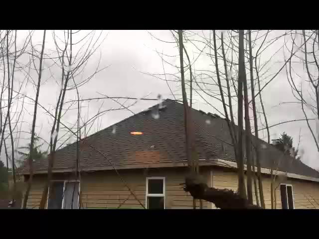 Loud thunderstorm in Lake Oswego, Oregon 12/10/2015