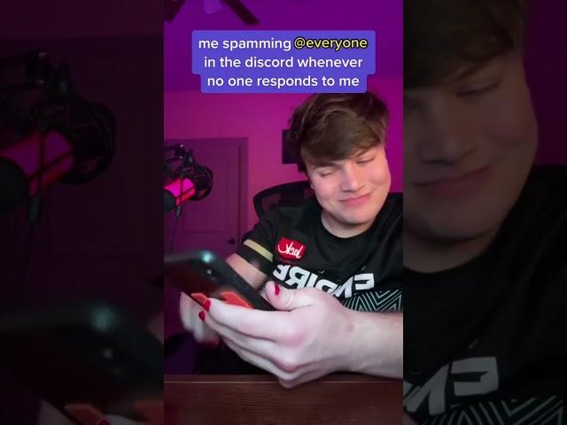 *spamming everyone I know on Discord*