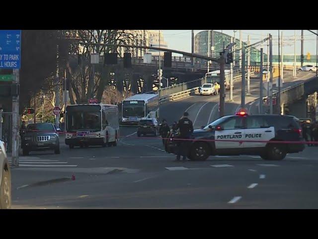 Man barricading himself in TriMet bus leads to standoff with Portland police