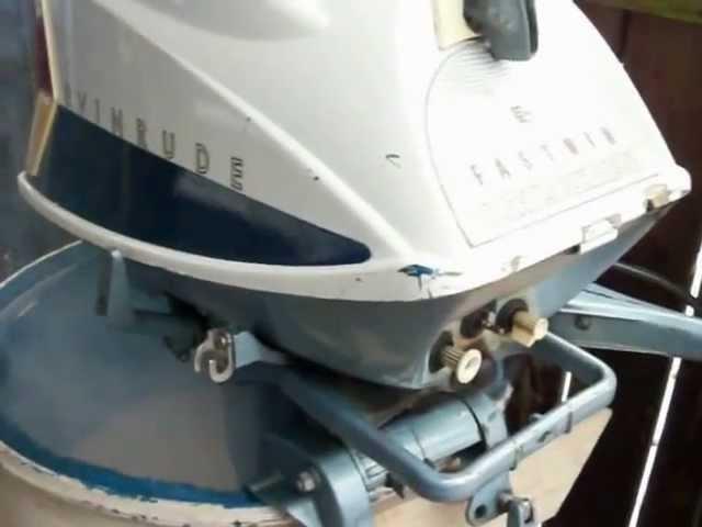1962 Evinrude Fastwin 18hp outboard motor
