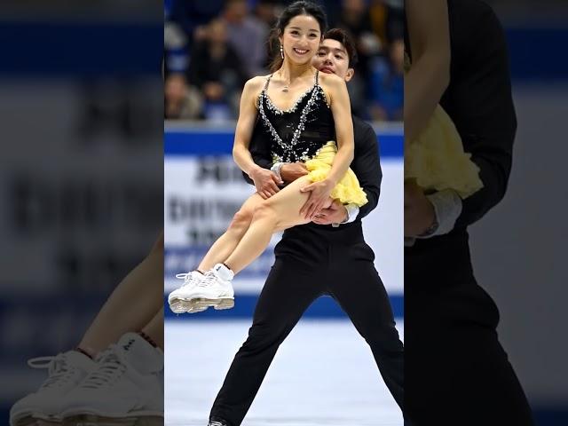 lifting a figure skater 여자 피겨스케이터 들어올리기 フィギュアスケート選手の抱き上げ Поднять фигуристов