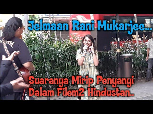  Suaranya mirip penyanyi dalam filem2 Hindustan..Dia berjaya dipujuk utk menyanyi...rupa2nya...