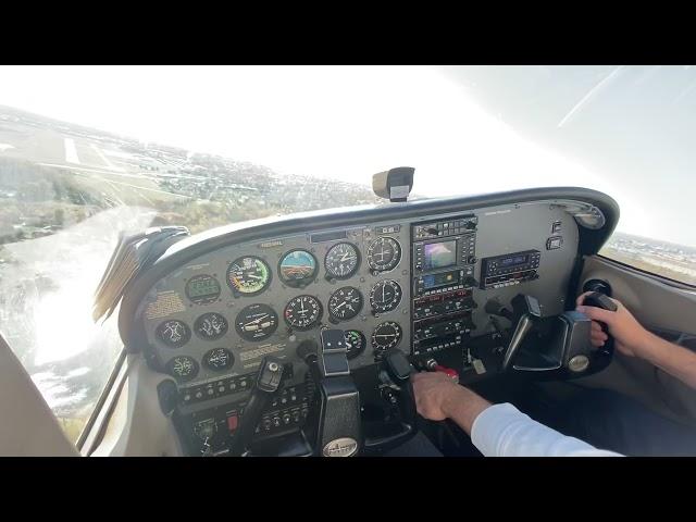 Cessna 172 insane Crosswind Landing - heavy turbulence