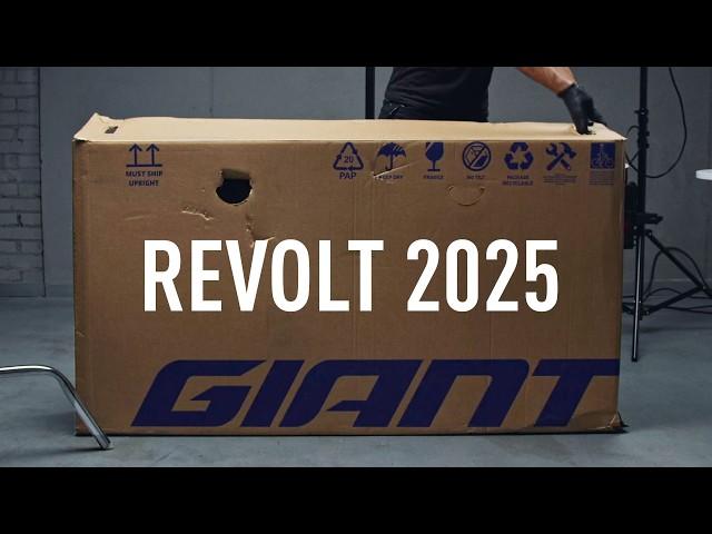 Giant Revolt 2025 - gravel crusher unboxing / tires / weight