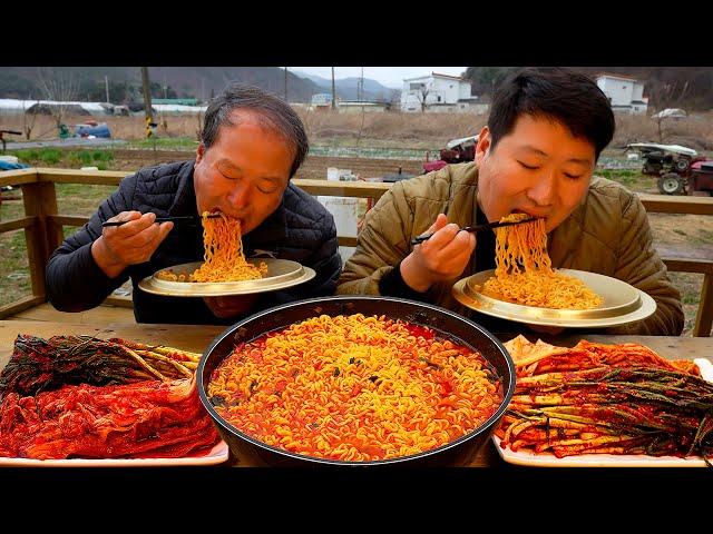 한 그릇 더?! 더 매워지고 더 맛있어진 신제품 더미식 장인라면 맵싸한맛!! (Hot spicy instant noodles) 요리&먹방!! - Mukbang eating show