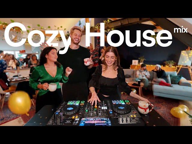 Chill Soulful House Music Mix: Get Cozy With Our Jazzy Christmas Vibes DJ Set