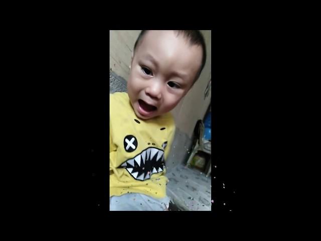 1 year old baby sing