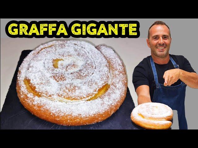 Spirale di impasto fritto da quasi 1 kg con crema pasticcera. Ricetta fatta a mano in casa