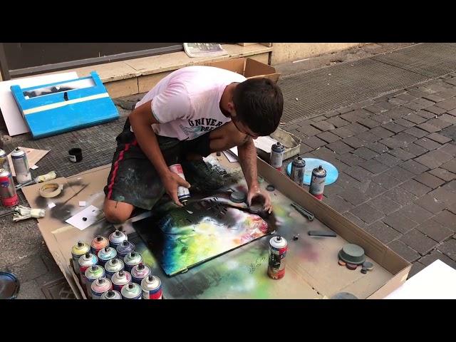 Amazing spray painting at the street