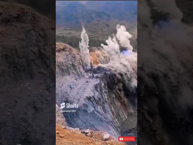 "Explosive Rock Blasting: Dynamite Action "