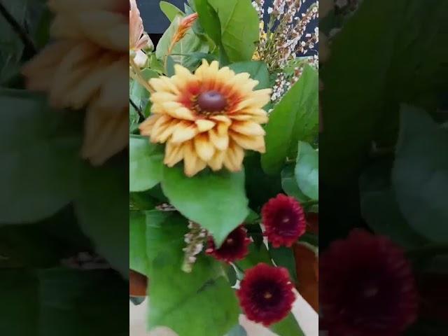 Fall floral arrangement with Earth Buds.  #FallFlorals