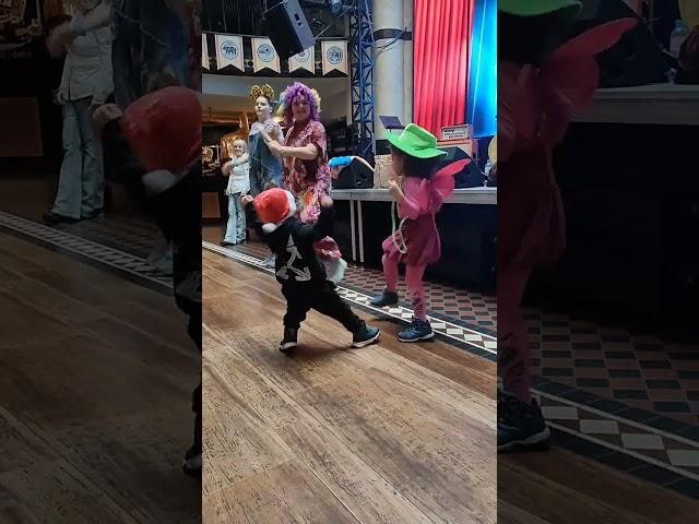 Dancing in the restaurant with kids  Restaurant Friends in Belarus Minsk #elizabeth  #dancing