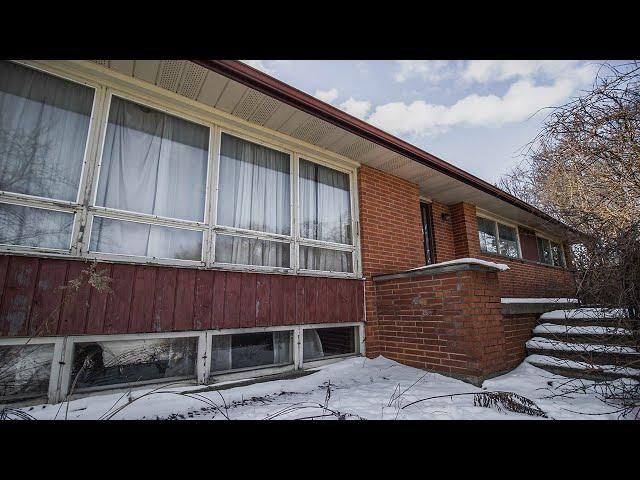 Inside The Time Capsule: Exploring A Perfectly Preserved 1960s Abandoned House