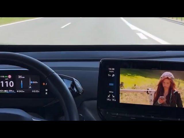 Как смотреть YOUTUBE в автомобиле на Car Play или Android Auto во время движения. Вот как.