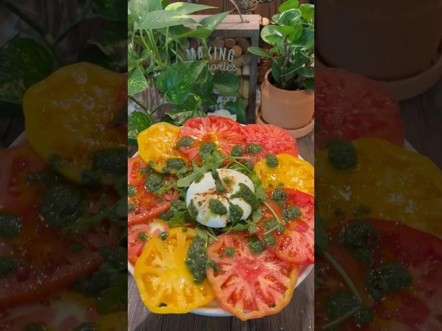 Heirloom tomato salad #easymeals #saladrecipe #summerrecipes full recipe in description