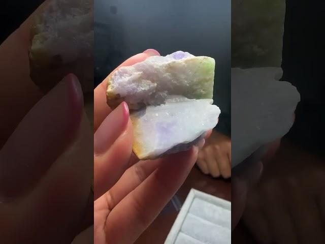 明清时期腾冲老料，春带彩饱满的料/可以设计为挂件，珠子/ #翡翠