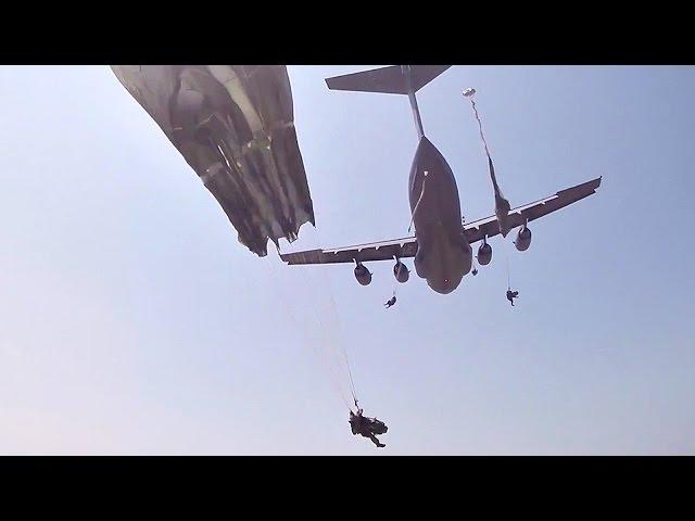 82nd Airborne Division Paratroopers Mass Tac Jump