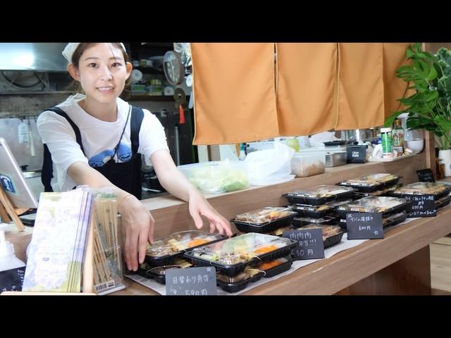 Bento shop, made by a beautiful mother, is very popular among the locals.