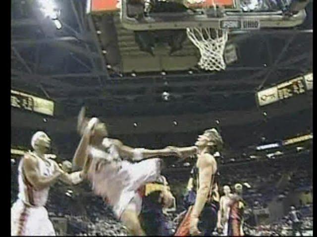Ira Newble Kicks Mike Dunleavy in the Face