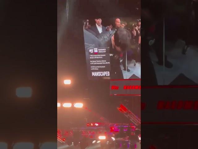 Магомед Анкалаев выходит на бой против Джони Уокера на #ufc294 в котором зафиксирован NO CONTEST