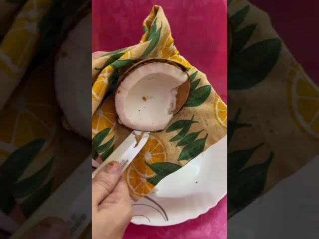 Hack on how to crack open a coconut without hassle #maheelapower #tipsandtricks #kitchenhacks #tips