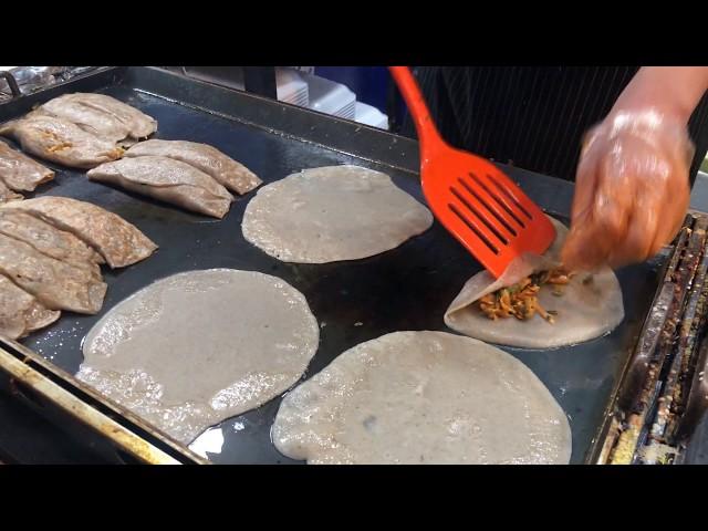 Korea, Danyang, market, street food/garlic Buckwheat Crepe(Memil-jeonbyeong)