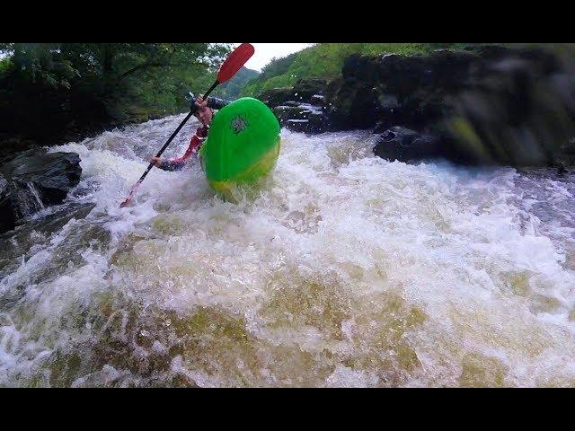 Kayaking The Serpent's Tail to Llangollen Town Weir - River Dee Grade 3/4  White Water