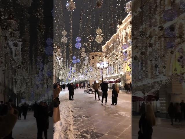 Christmas decorations in Moscow are on another level. Tag someone you’d love to visit with!#natal