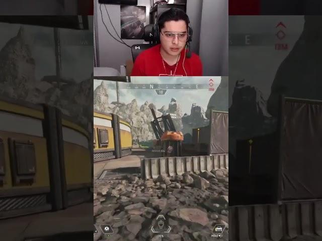 Fried but gold rez came in clutch! Like and sub for more!#apexlegends#twitchstreamer#youtubeshorts