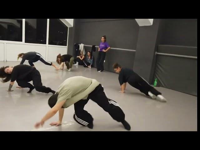 Contemporary dance (release technique)