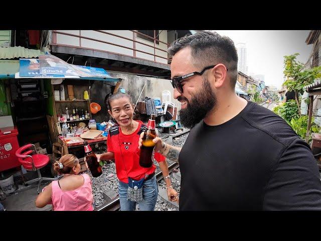 Thai Lady Shows Me Her Hood in Bangkok, Thailand  (Khlong Toei)