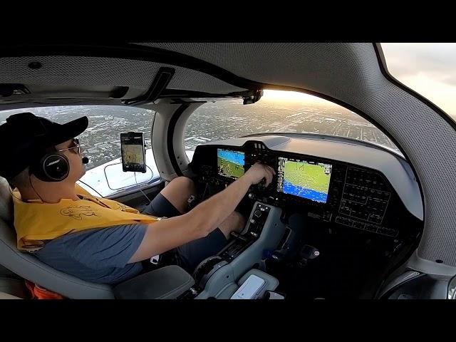 Diamond DA62 arrival and landing at KFXE. ATC audio.