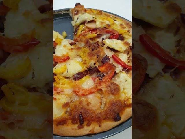 如何制作披萨皮和美味披萨食谱?如果您喜欢我的视频，可以免费订阅，分享，点赞。谢谢大家。这个食谱真的很好吃，您自己式式做看吃就知道了。请大家视吃。谢谢大家。制作如下: