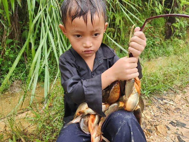 Orphan boy helps a 1-year-old boy who is lost. Chased by a dangerous woman