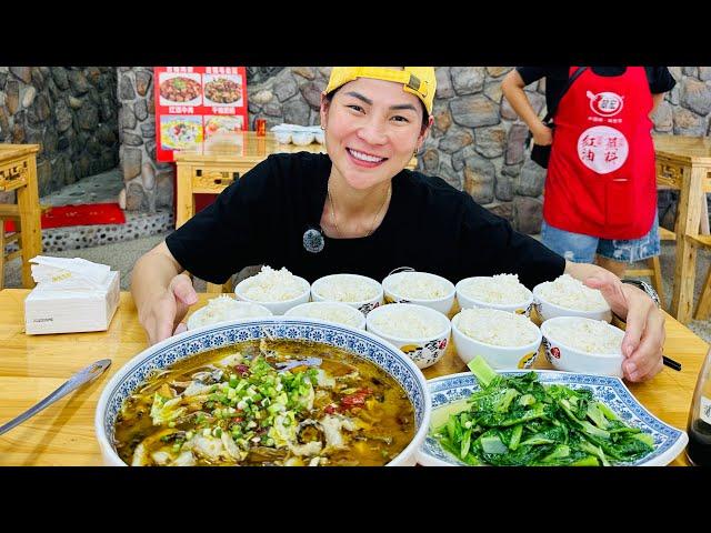 LIỆU CÓ KHÓ KHĂN KHI THỬ SỨC ĂN 10 CHÉN VÀ MÓN CÁ NẤU DƯA CHUA TẠI NƠI CÓ LỊCH SỬ HƠN 1000 NĂM